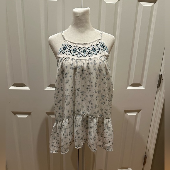 TORRID floral adjustable strap top with beaded design and ruffled bottom size 10 - Picture 1 of 9